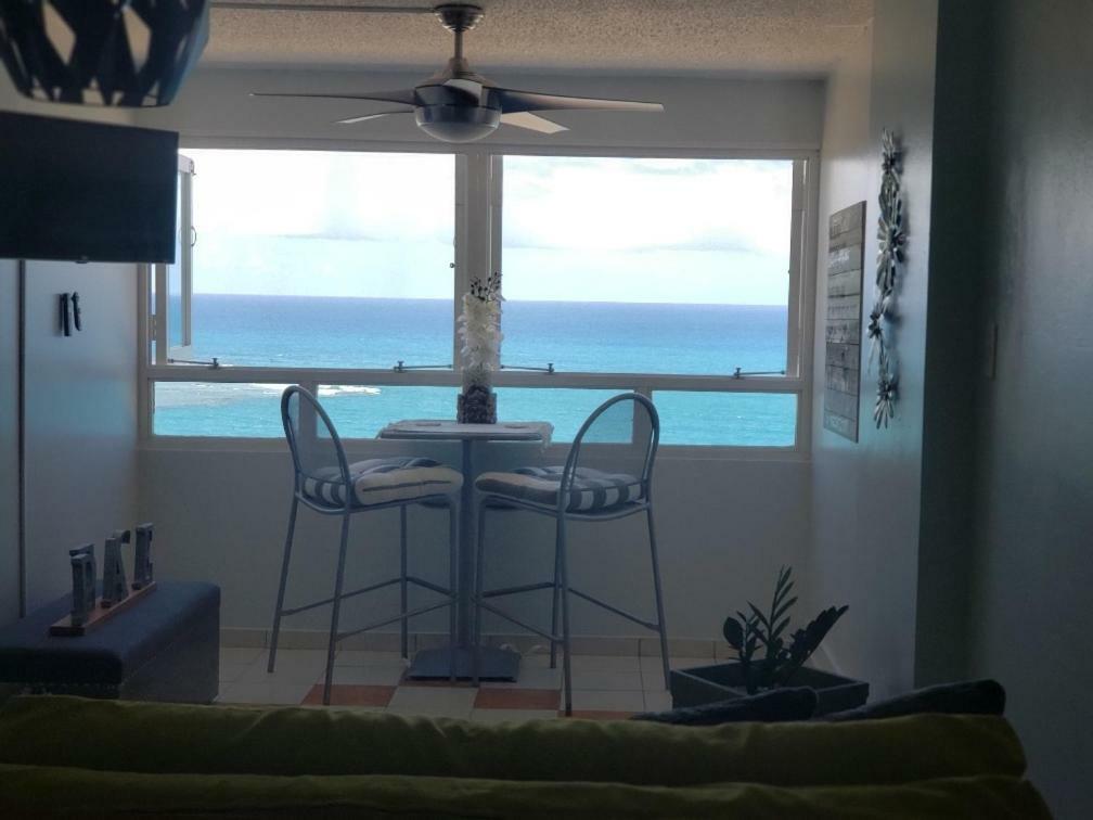 Breezy Beachfront Property With View Of Paradise ルキリョ エクステリア 写真